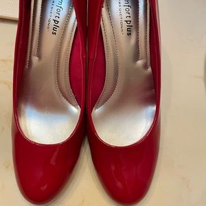 Extremely comfortable red pumps. Only worn one time, in excellent condition.